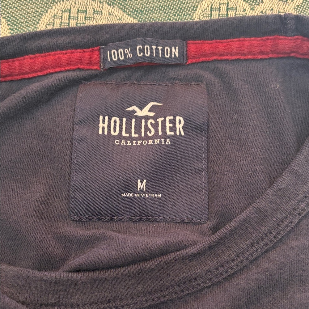 Hollister Men's Navy and Cream Colorblock Long Sleeve T-Shirt - Picture 3 of 3